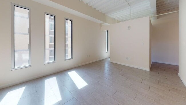 Building Photo - Downtown Condo Views 1/bd 1/ba
