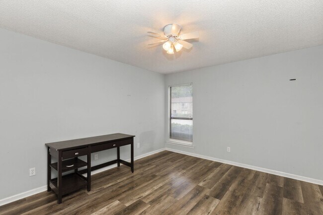 Building Photo - 1009 Stonegate Dr