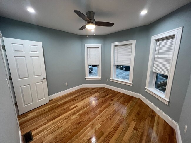 Primary Photo - Huge updated 4 bed unit near Union Sq in S...