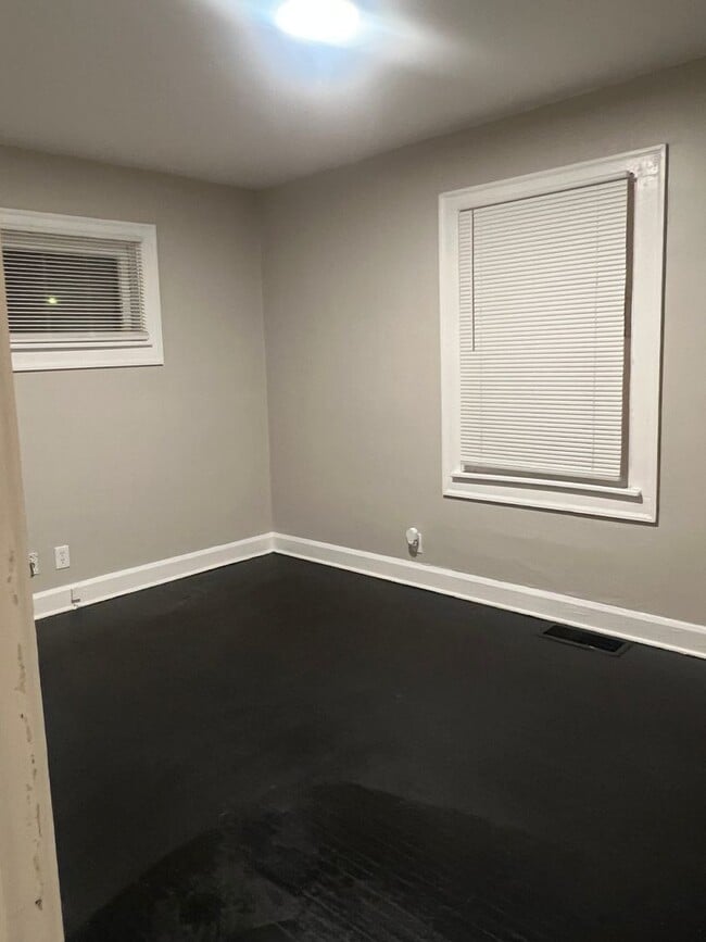 Building Photo - 738 N Chester Ave