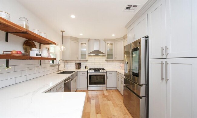 Building Photo - 5923 Dawnridge Dr