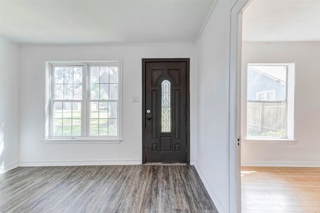 Building Photo - 607 N Speed St