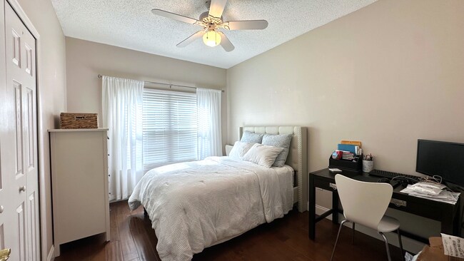 Building Photo - Gated Community, 3/2, Just Minutes to Beach!