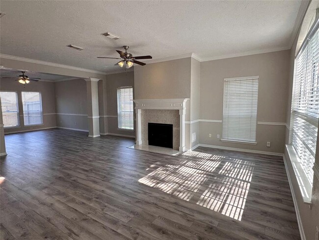 Building Photo - 1281 El Camino Village Dr