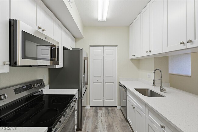 Building Photo - 6321 Aragon Way