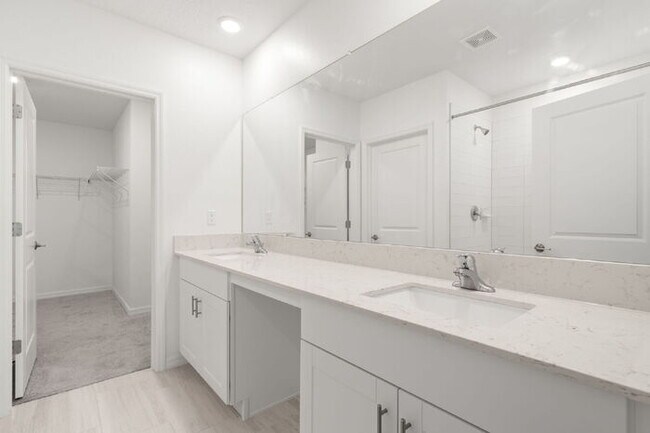 Building Photo - LIKE NEW Home For Rent in Zephyrhills!