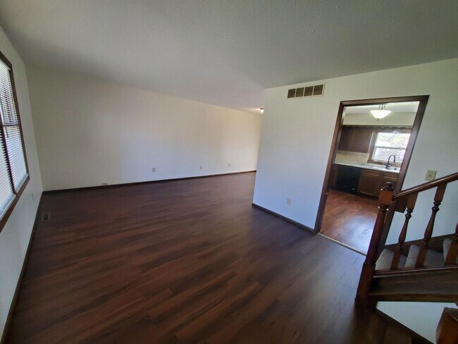 Building Photo - Spacious Derby home in Beautiful Mature Tr...