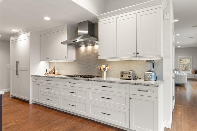 Building Photo - 25 Saddle Club Rd