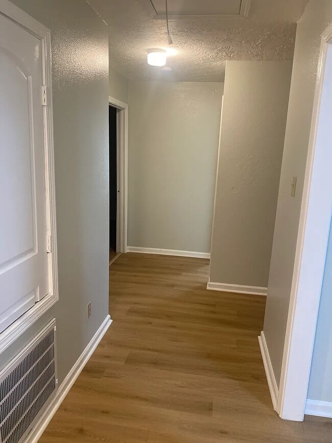 Building Photo - 7813 Pruitt Dr