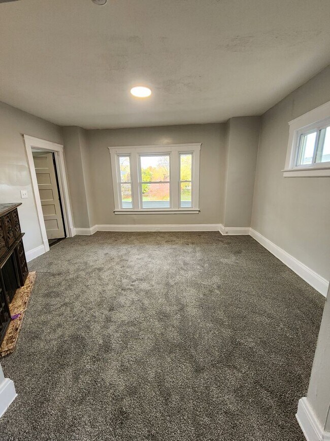 Building Photo - Adams9914