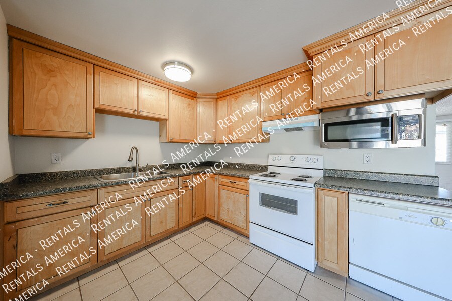 Building Photo - 3550 E Voltaire Dr