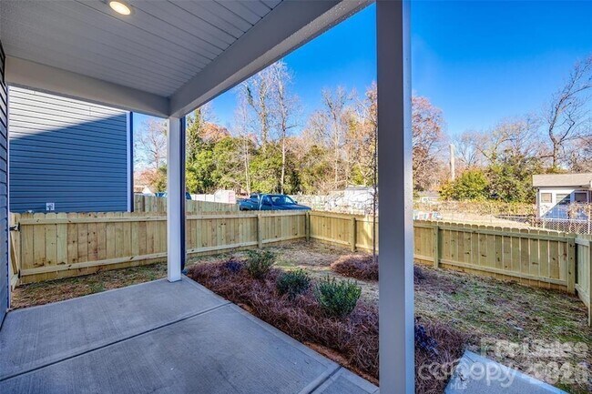 Building Photo - 1237 Eastway Dr