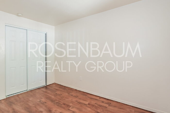 Building Photo - 455 W Kelso St