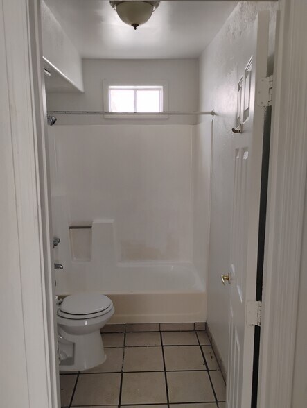 Building Photo - 3233 W Melvin St