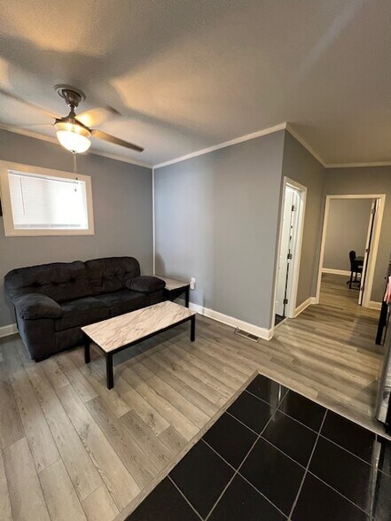 Building Photo - 215 Cherry St