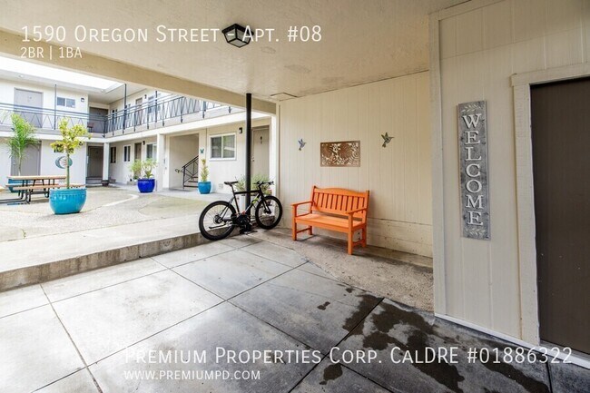 Building Photo - 1590 Oregon St