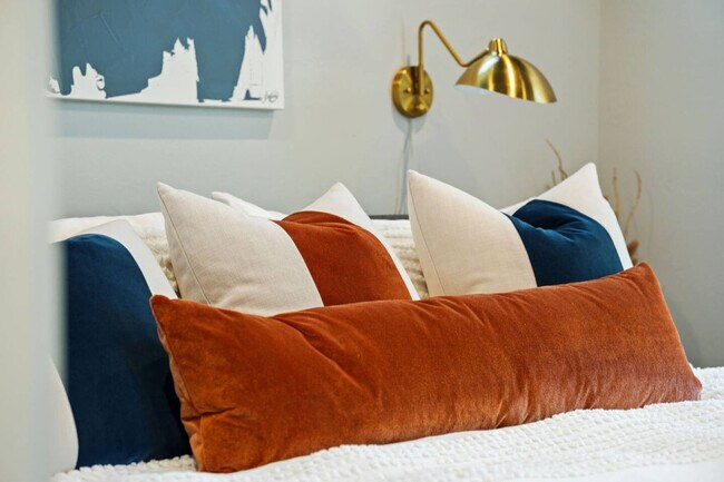 Building Photo - 225 W 1st St