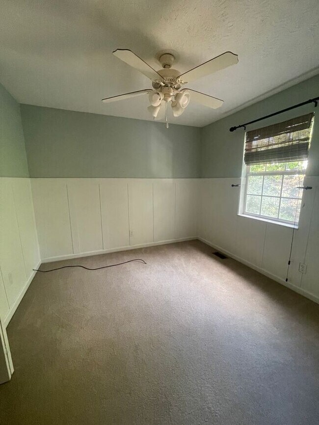 Building Photo - 3-Bedroom Cedar Bluff home available November 2024