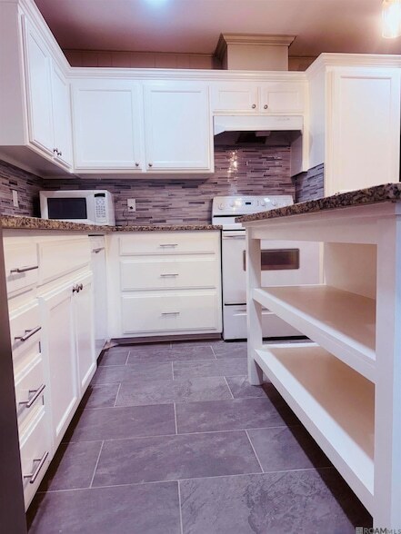 Building Photo - 4320 Bluebonnet Rd