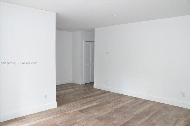 Building Photo - 35 Edgewater Dr