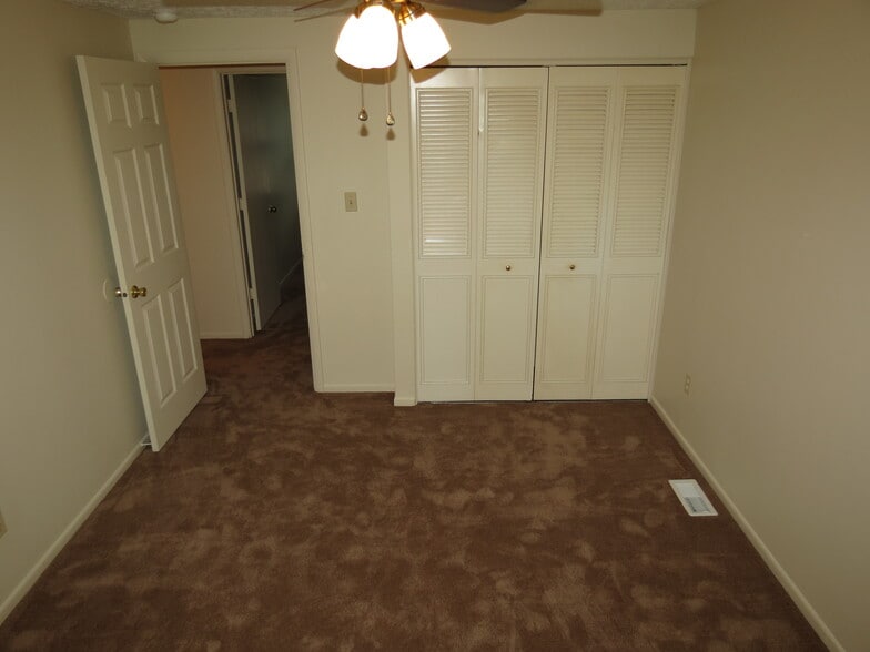 Building Photo - 2405 Strickland Dr