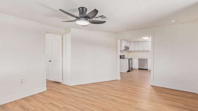 Building Photo - 1429 S 10th Ave