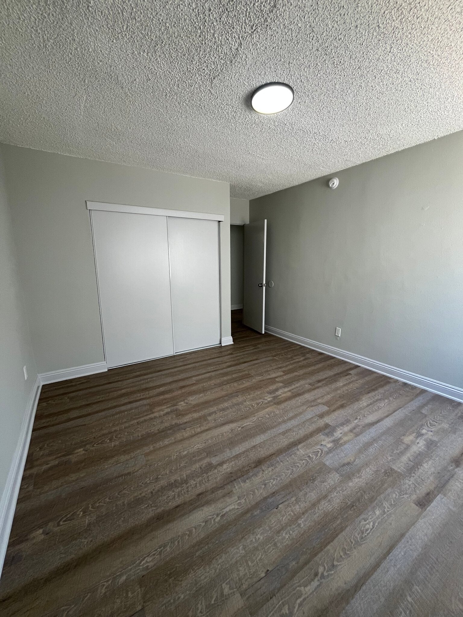 Building Photo - 641 W 92nd St