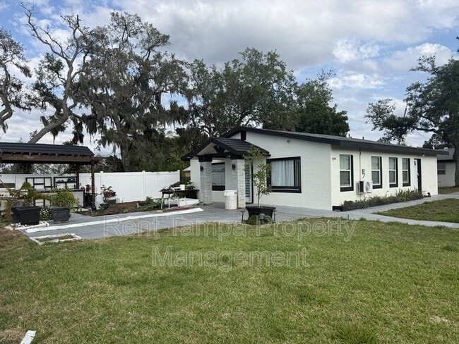 Building Photo - Neptune Drive - 1154 A