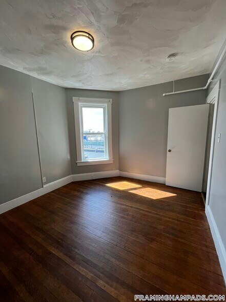 Building Photo - 64 Hollis St