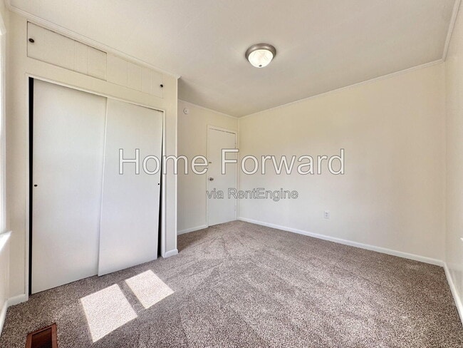 Building Photo - 107 N Robbins Ct