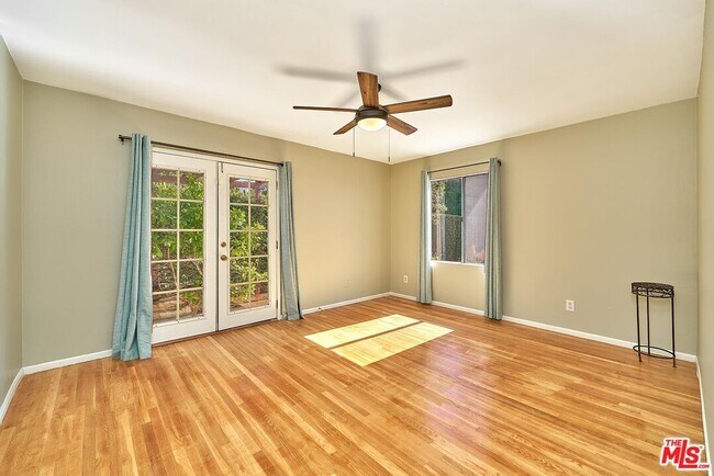 Building Photo - 429 S Orange Dr