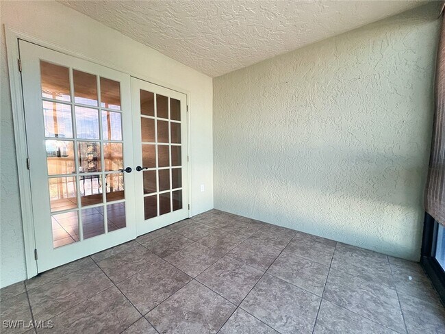 Building Photo - 2121 Collier Ave