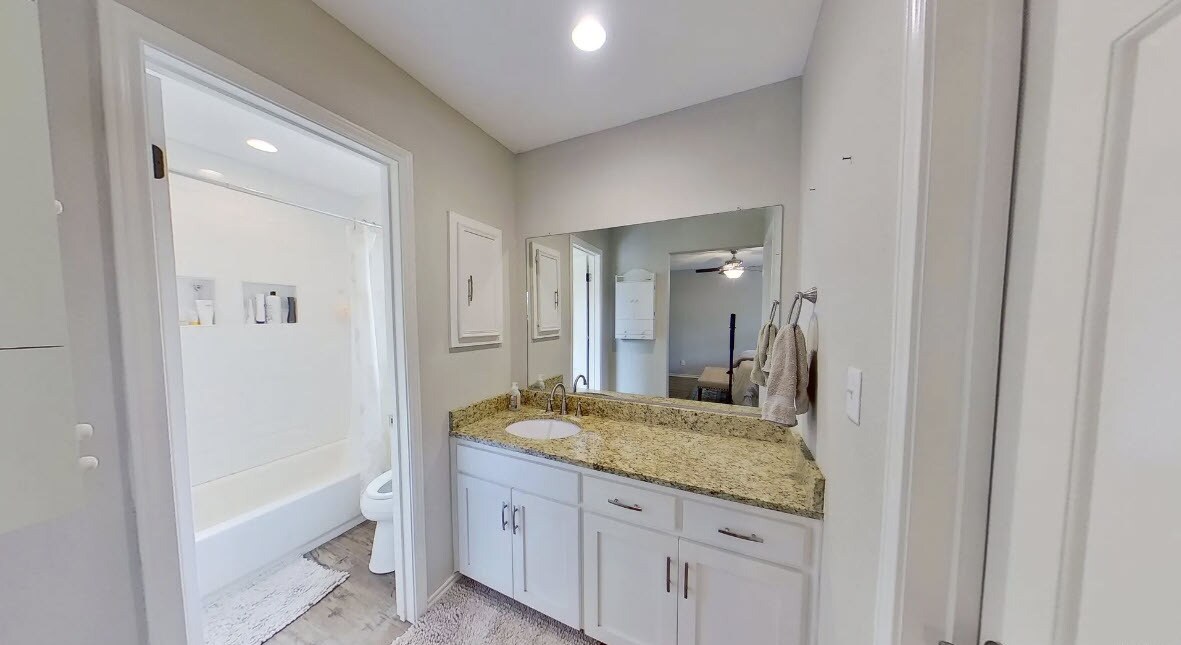 Building Photo - 323 Cardinal Dr