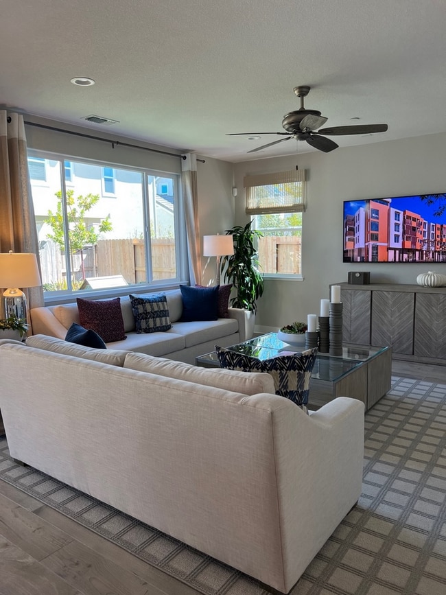 Building Photo - 809 Cosmos Dr