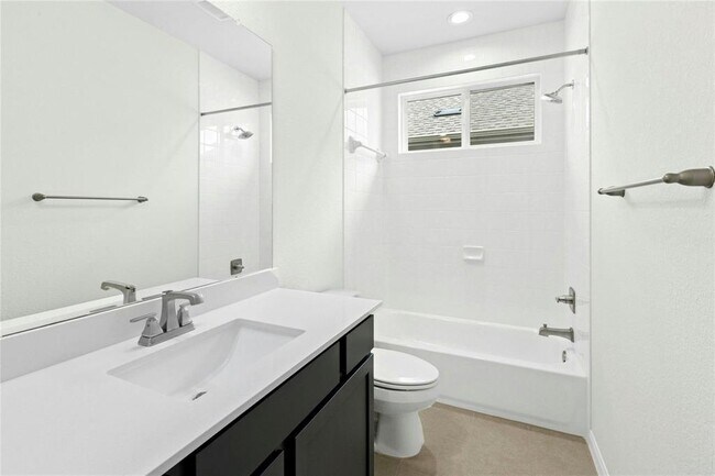 Building Photo - 320 Creek Dr