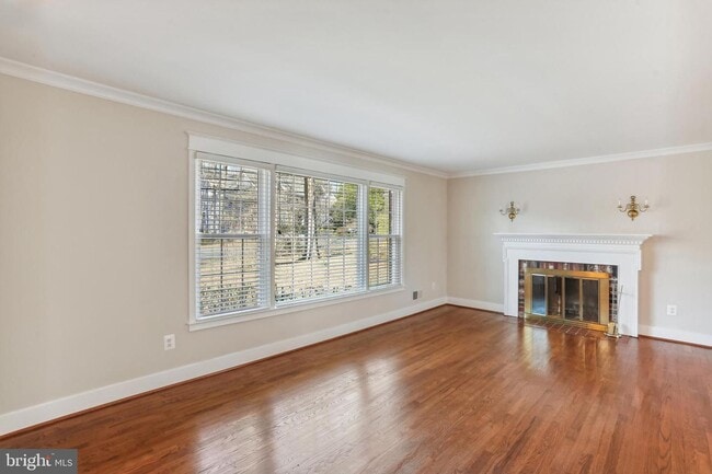 Building Photo - Renovated 4 Bed, 2.5 Bath in Wyngate WITH LAWN CARE INCLUDED!