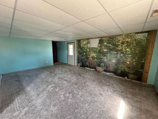 Building Photo - Spacious 3BR Home with 3-Car Garage & Big Backyard