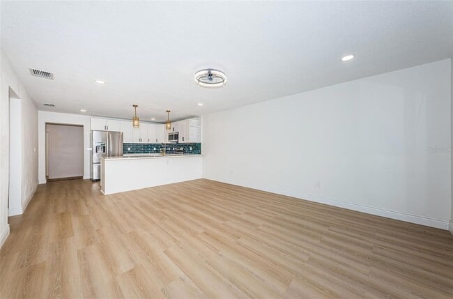 Building Photo - 427 92nd Ave N