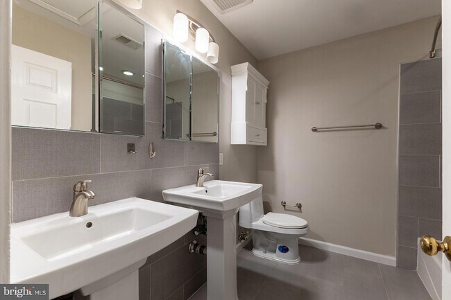 Building Photo - 20283 Glenrobin Terrace