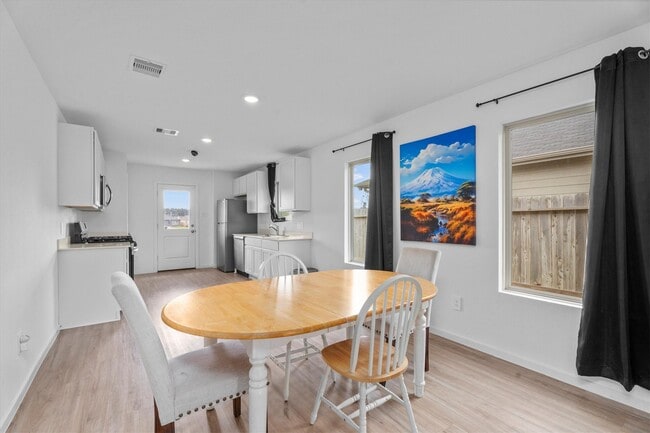 Building Photo - 732 Autumn Cherry Trl