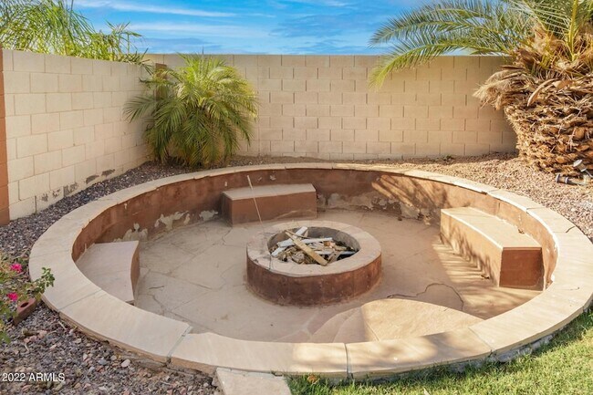 Building Photo - 9124 W Elm St