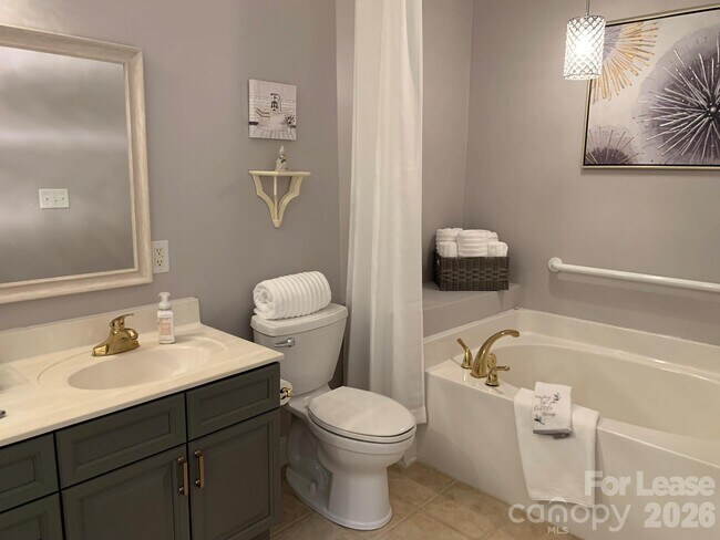 Building Photo - 9033 Rosalyn Glen Rd