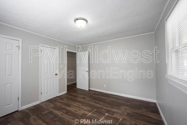 Building Photo - 126 Lewis Dr