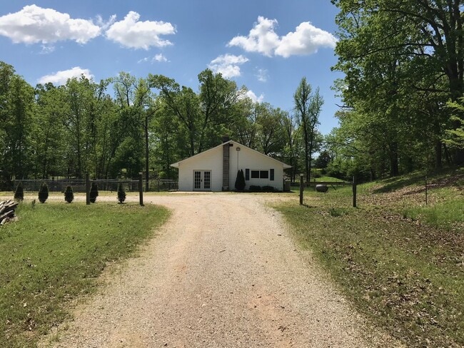 Primary Photo - Country living close to town -814 CR 450