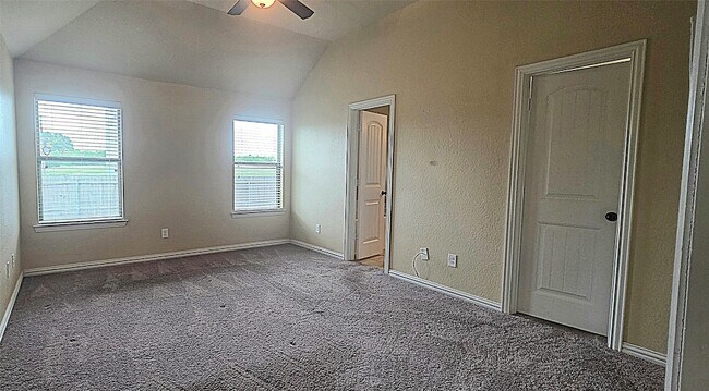 Building Photo - 101 Hummingbird Dr