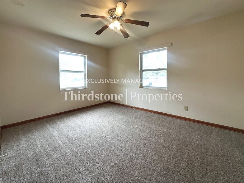 Building Photo - 1727 Lindsey Rd