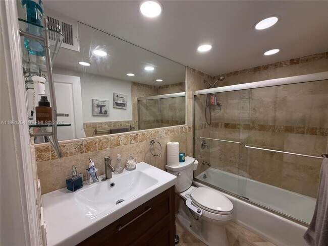 Building Photo - 9250 W Bay Harbor Dr