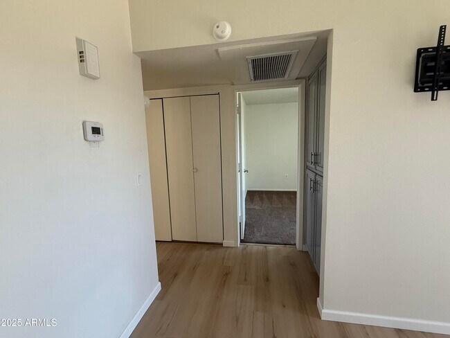 Building Photo - 461 W Holmes Ave