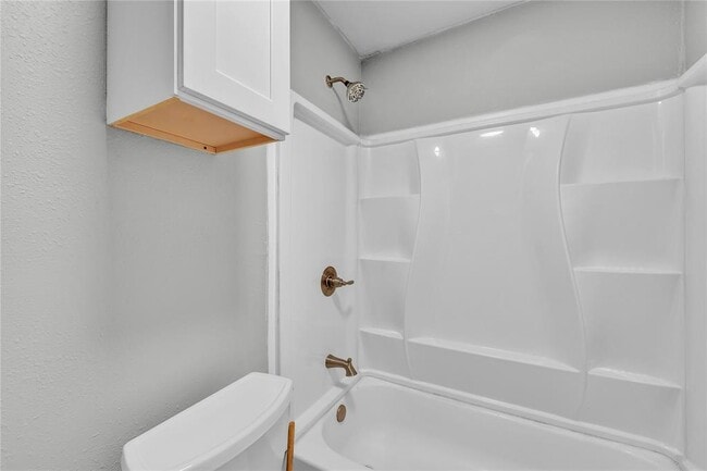 Building Photo - 901 Parmer Ave