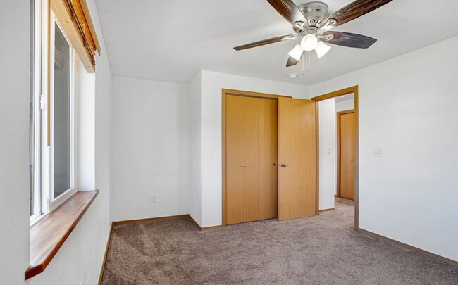 Building Photo - 1409 W Electra St